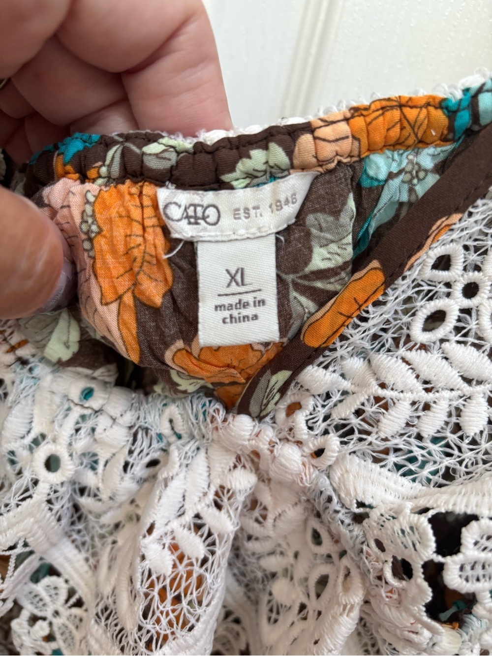 Cato Woman’s Lace Crochet Trim Floral Top w/ Back Tie Size XL, EUC - Picture 3 of 4